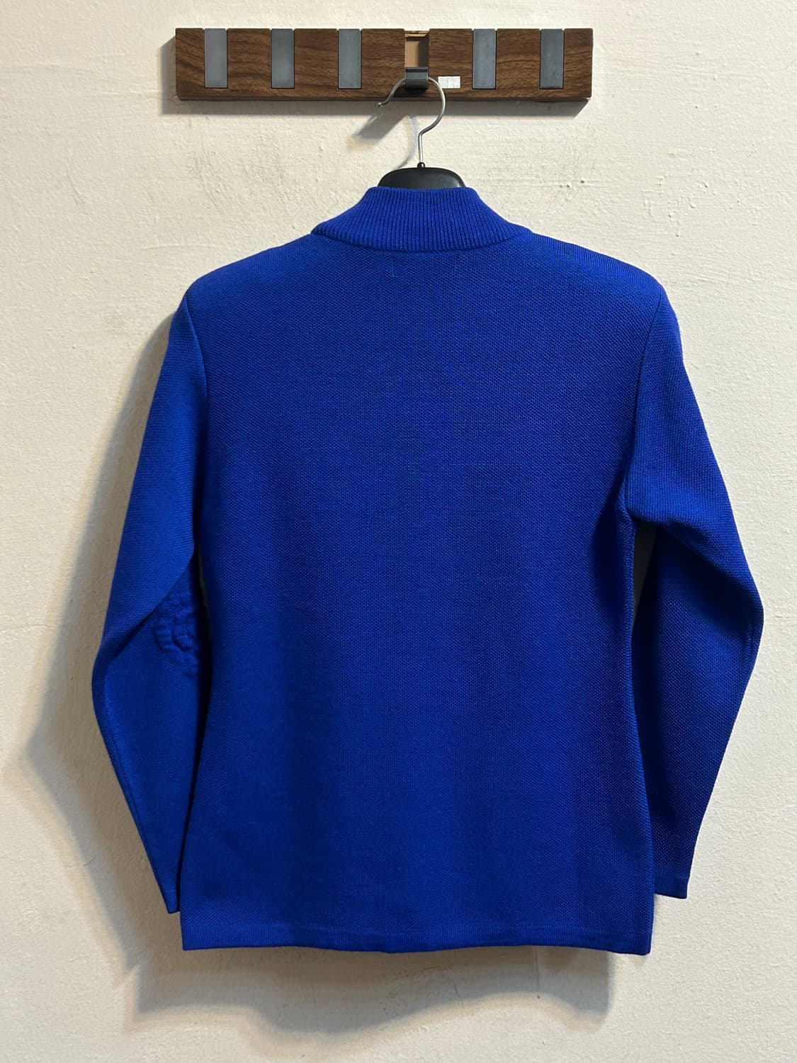 입생로랑 빈티지 로즈 엠보 니트 탑  상품이미지4