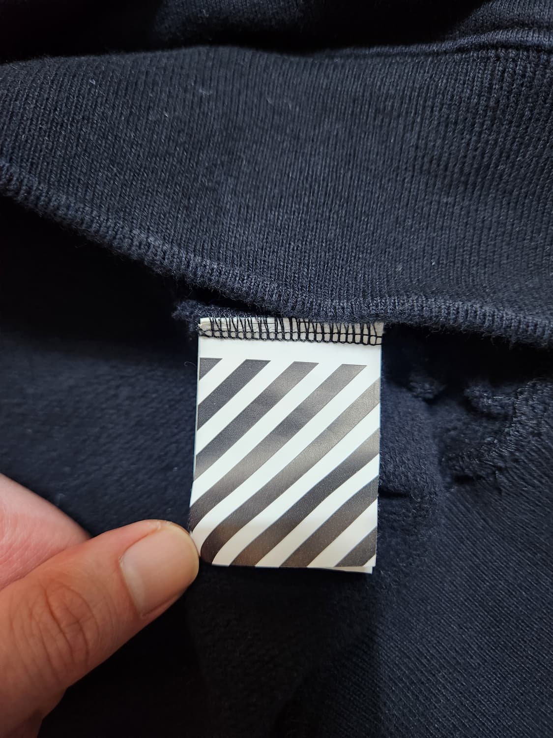 오프화이트 테이프 애로우 스웨트셔츠 블랙 L 상품이미지4