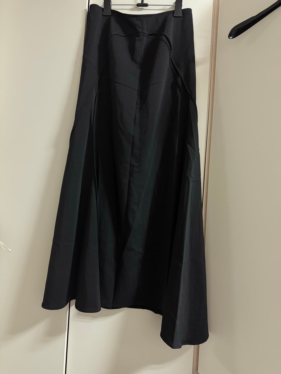 EE OBLIQUE CUT LONG SKIRT BLACK 상품이미지7
