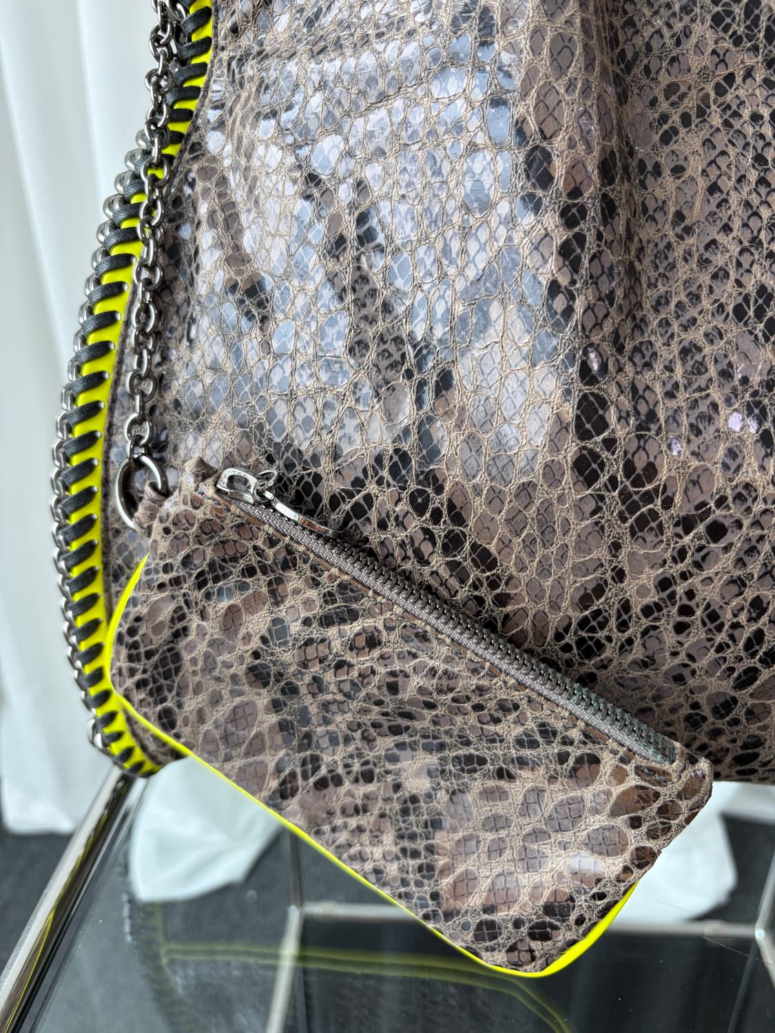 스텔라 매카트니 팔라벨라 스네이크스킨 토트백 상품이미지8