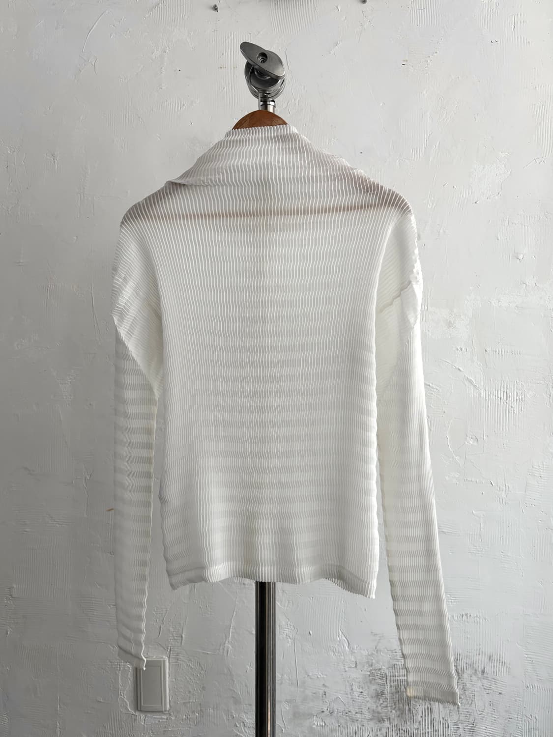 Issey Miyake 이세이미야케 화이트 플리츠 목폴라 셔츠  상품이미지7