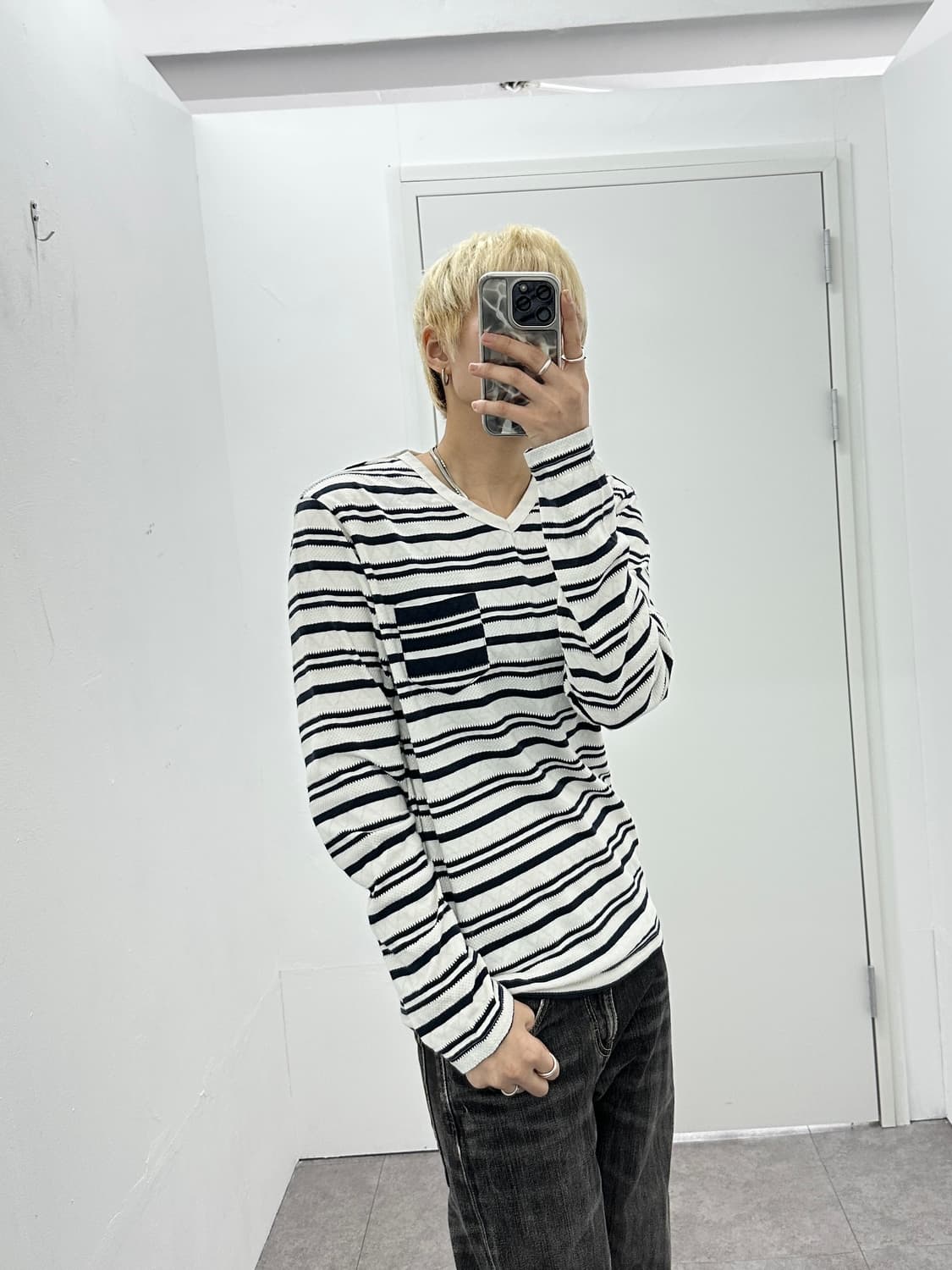 Louis Charlon textured stripe v knit 상품이미지1