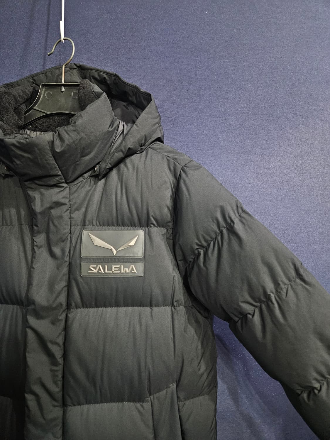 살레와 블랙컬러 남성 90 구스다운 롱패딩  상품이미지4