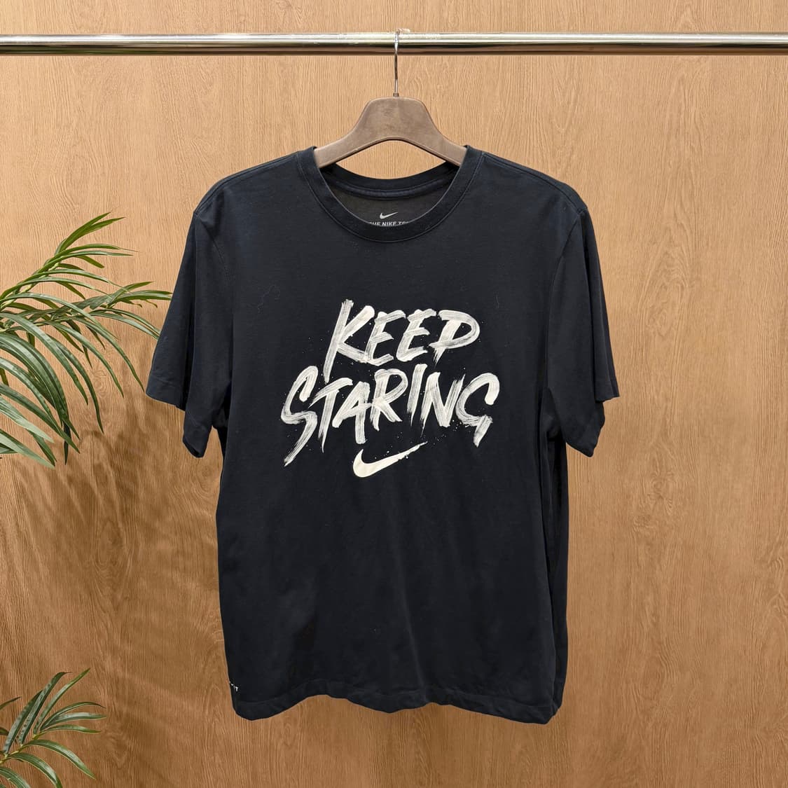 나이키 라운드넥 반팔 티셔츠 레터링 프린팅 디테일 루즈핏 네이비 상품이미지1