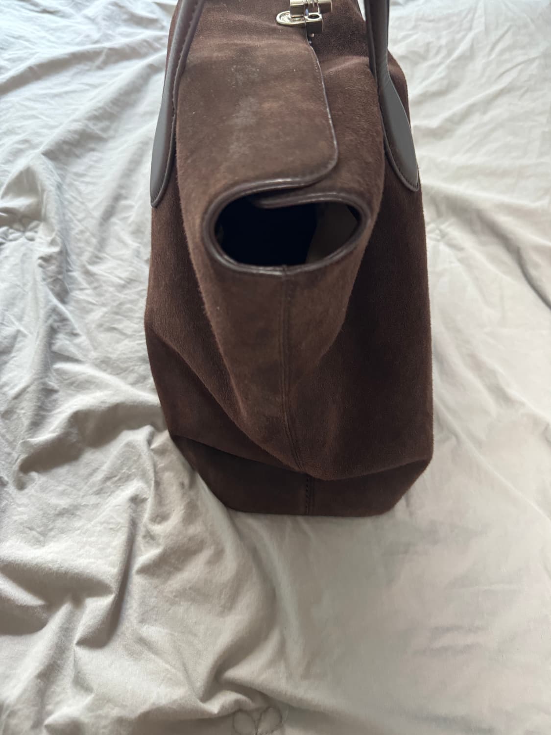 루에브르 24fw 클레 누보 토트백 라지 브라운 스웨이드 상품이미지5