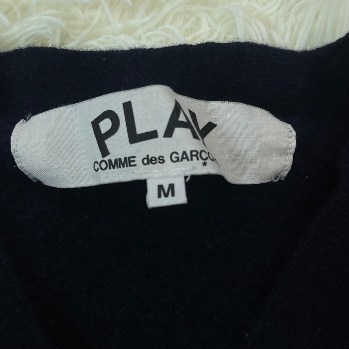 꼼데가르송 하트 와펜 브이넥 가디건 네이비 상품이미지4