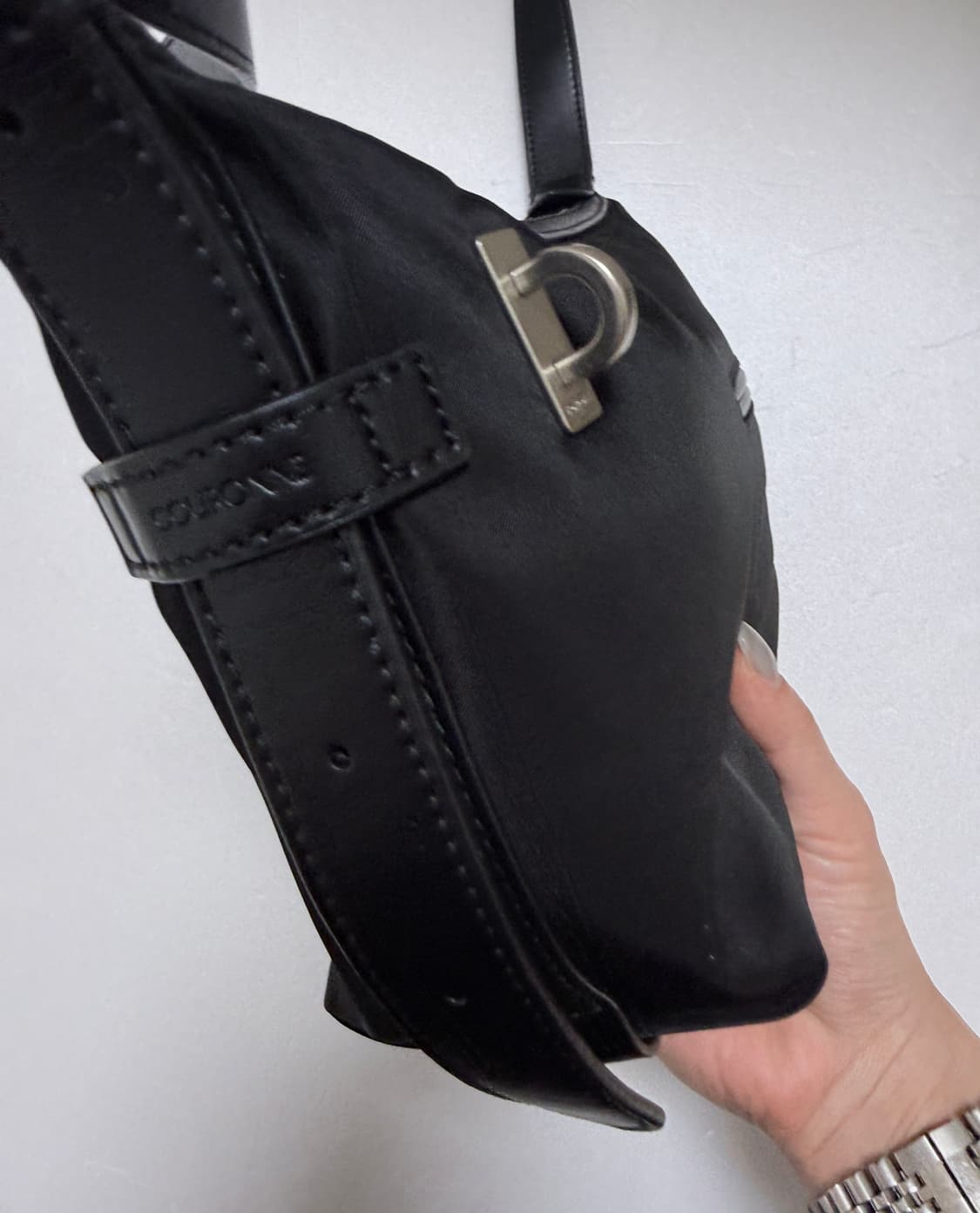 쿠론(COURONNE) 에어 크로스 20 블랙 크로스백입니다(두번사용) 상품이미지4