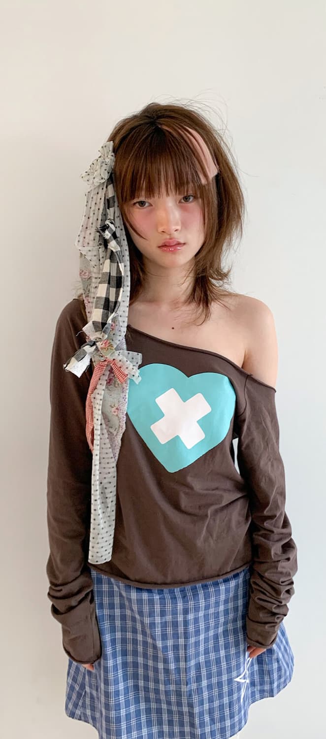 샵페어리 cross heart cut off t-shirt (brown) 상품이미지1