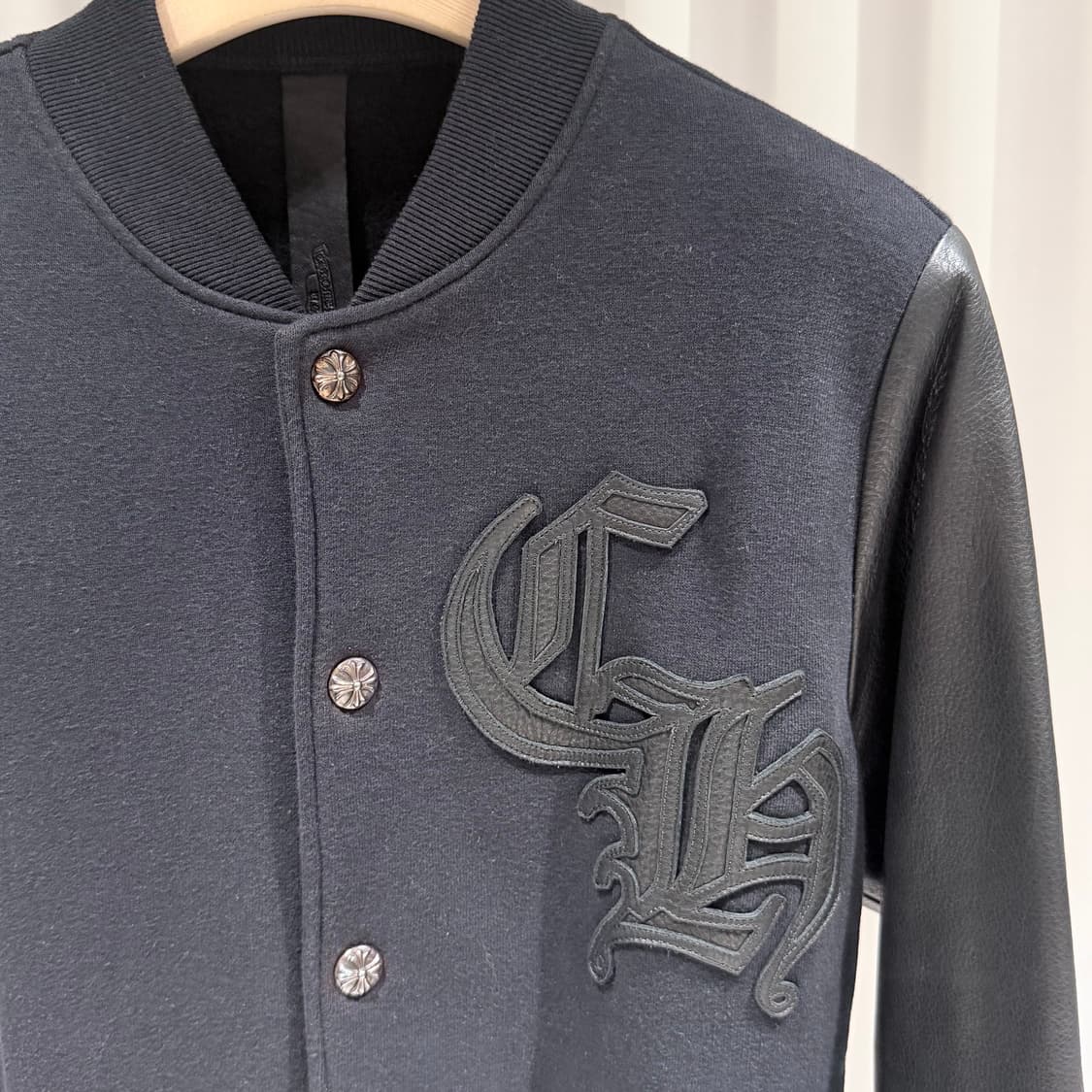 (A/M) / 크롬하츠 블랙 레더 바시티 자켓 상품이미지4