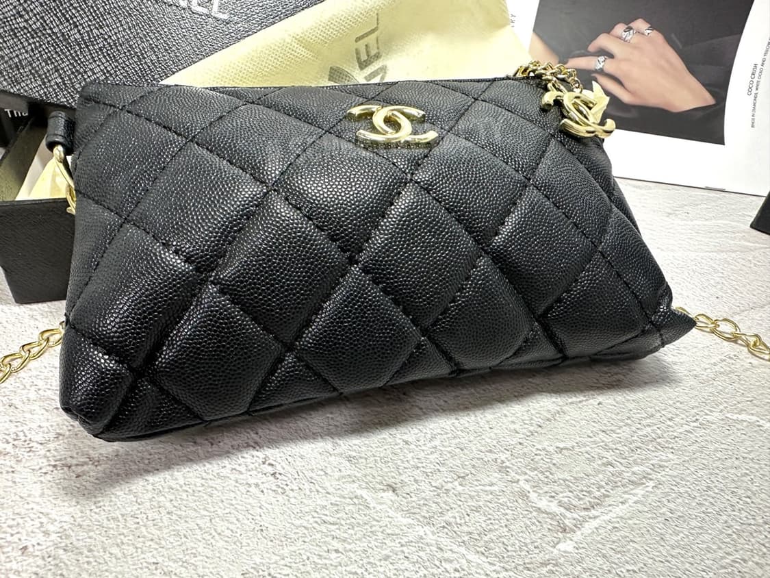 샤넬뷰티 캐비어 미니 체인 클러치 백 블랙 풀박스 상품이미지5