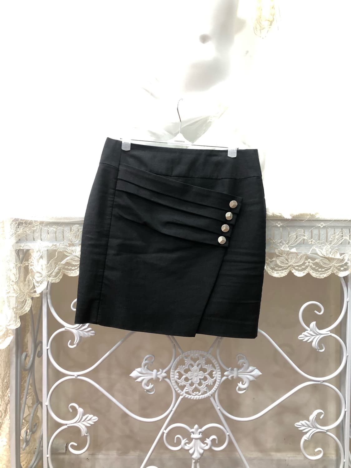 black asymmetric button mini skirt 상품이미지1