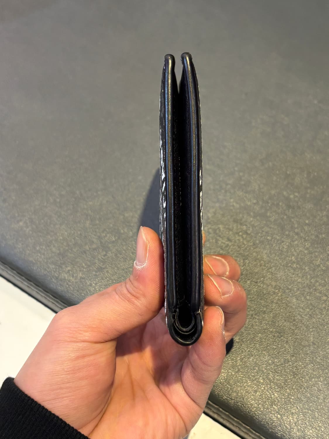 발렌시아가 BB 모노그램 로고 반지갑 블랙 상품이미지7