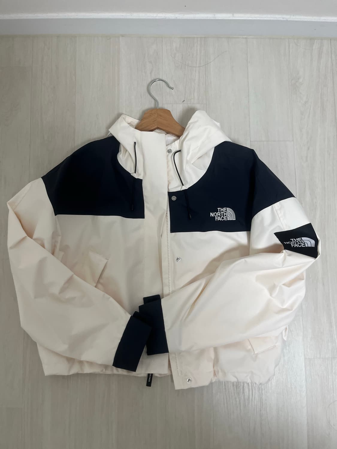 노스페이스 바람막이 자켓 상품이미지1