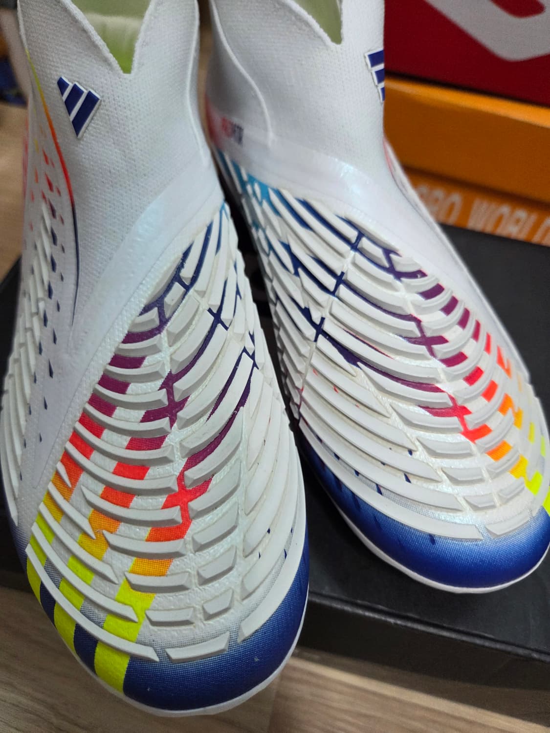 새상품/풀박스) 아디다스 프레데터 엣지+ FG J (240mm)  상품이미지4