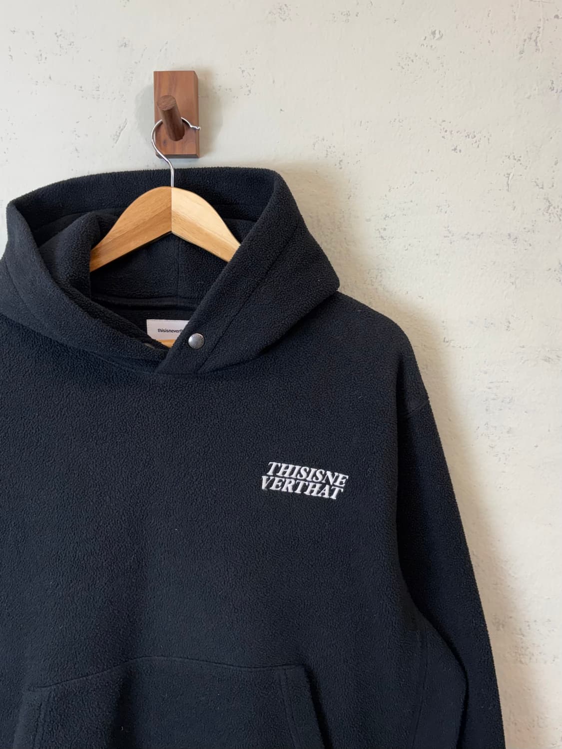 디스이즈네버댓 폴라텍 후리스 후드티 블랙 상품이미지2