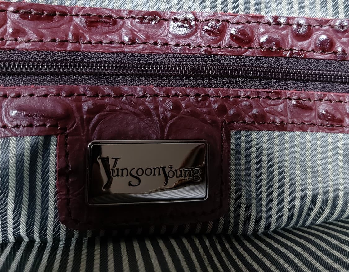 윤순영 악어 패턴 버건디 숄더백

 상품이미지8