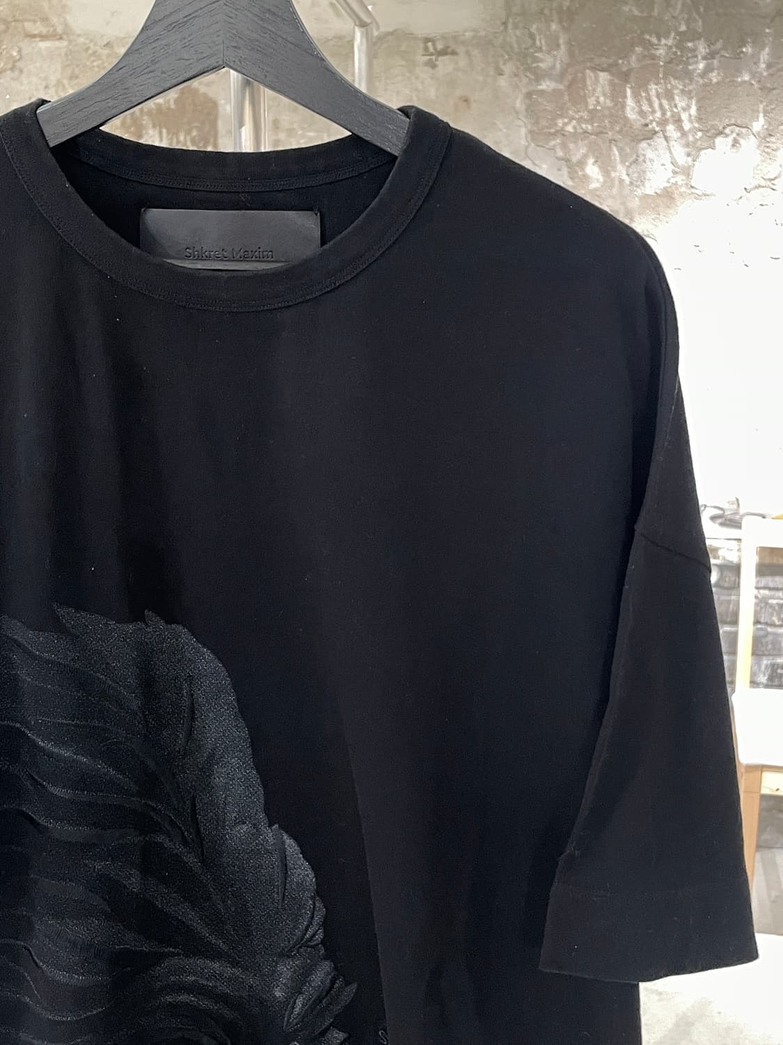 준지 x 슈크렛 막심 블랙 고릴라 오버 하프티 상품이미지3