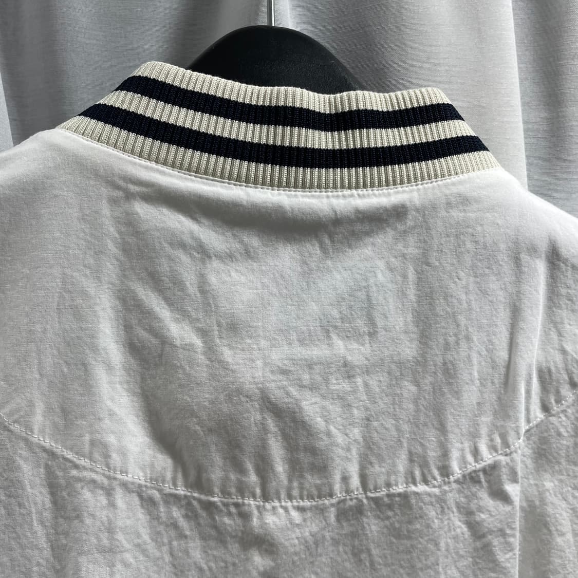 써네이/ 브이넥 립 풀오버 셔츠/ S  스웻셔츠와 셔츠를 합쳐놓은 듯한  상품이미지6