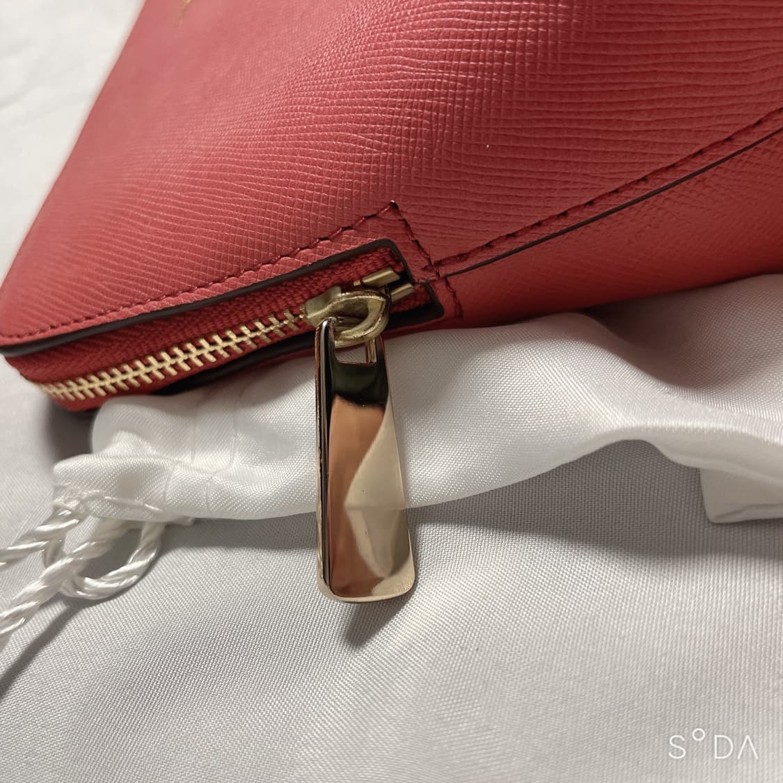 코치 미니 파우치 코랄 상품이미지6