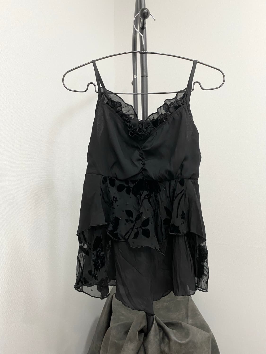 Ruffle Layered Asymmetric Camisole 상품이미지1