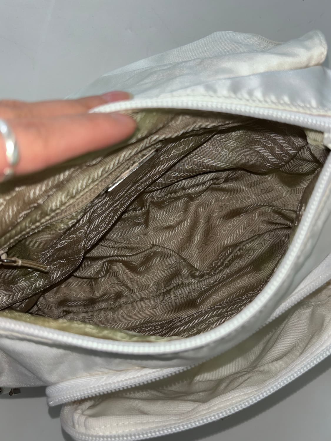 Prada 프라다 화이트 포코노 나일론 크로스백  상품이미지6