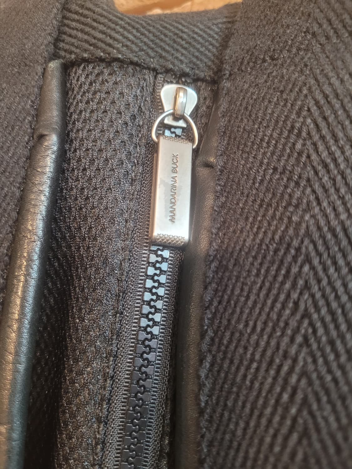 만다리나덕 가죽 백팩 블랙 상품이미지4