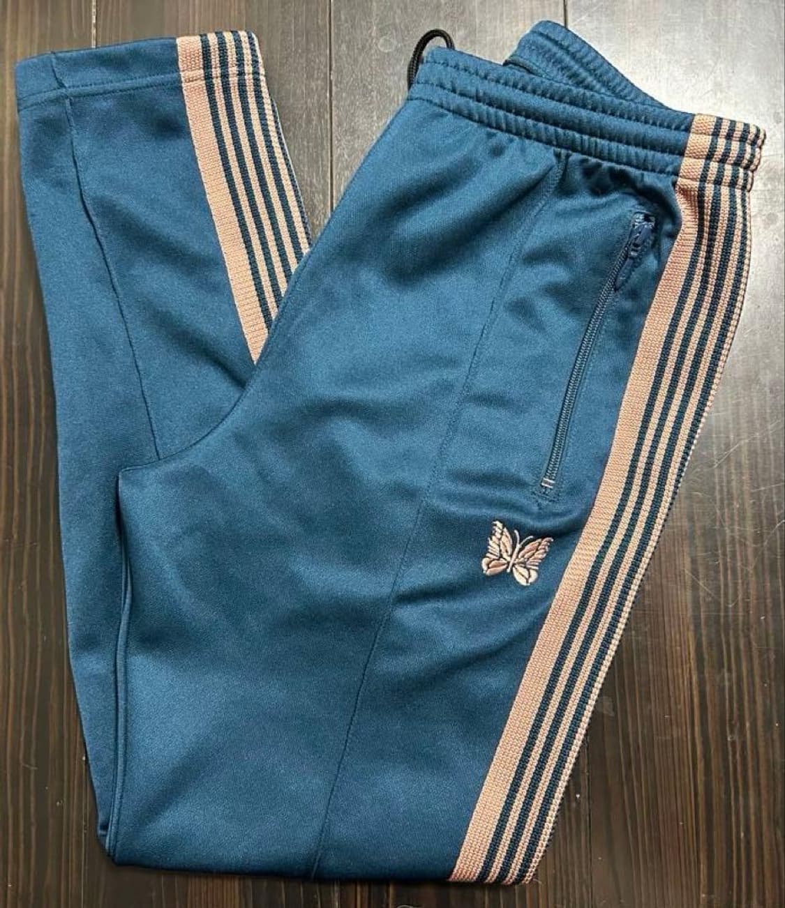 니들스 트랙 팬츠 폴리 스무스 다크 블루 핑크 내로우 핏 상품이미지1