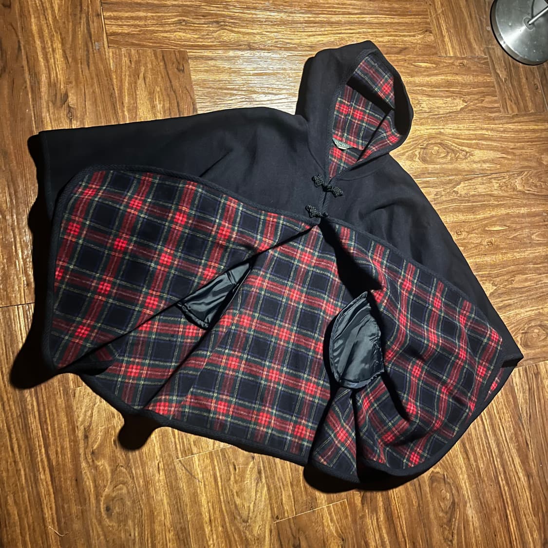 BCBG WOOL TOGGLE NAVY PONCHO 상품이미지7