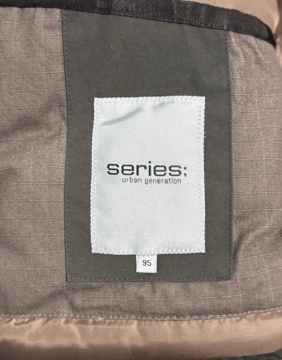 시리즈 옴므 구스다운 패딩(무스탕) 상품이미지3