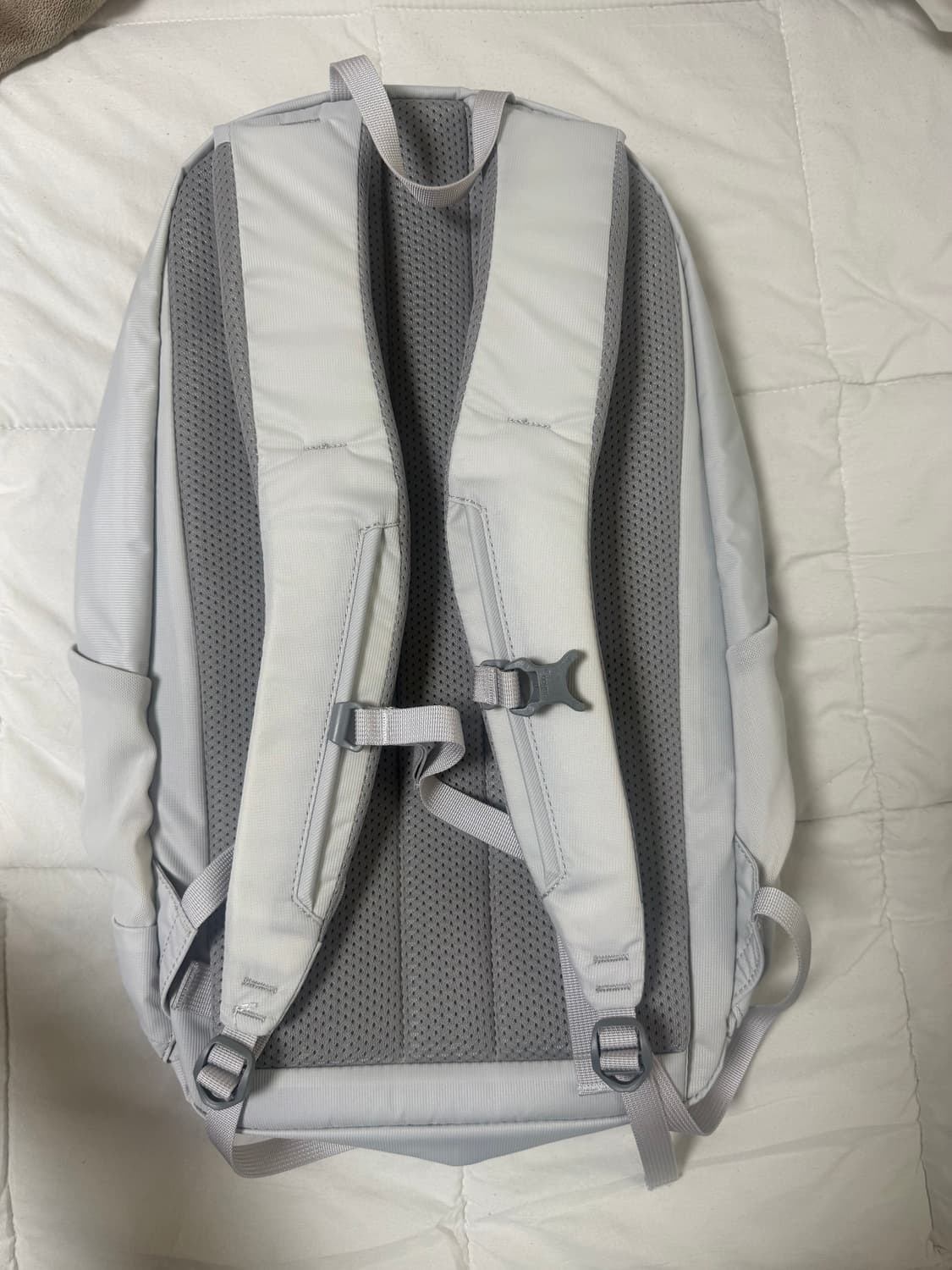 몽벨 트레블 트래블데이팩 백팩 가방 20L 라이트 그레이 상품이미지2