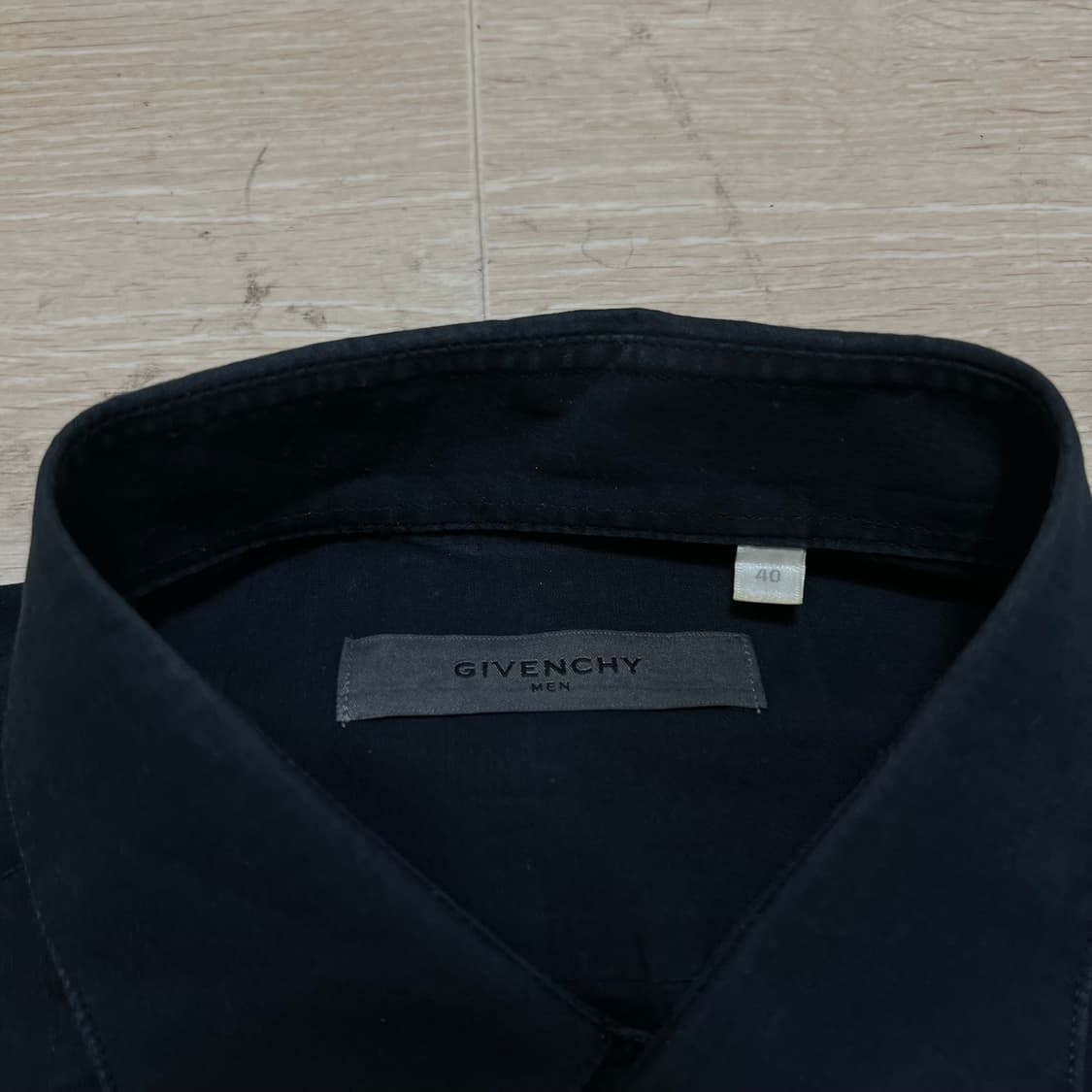 지방시 맨 자수로고 라운드 햄 긴팔셔츠 [블랙] 40(L/100) 상품이미지5