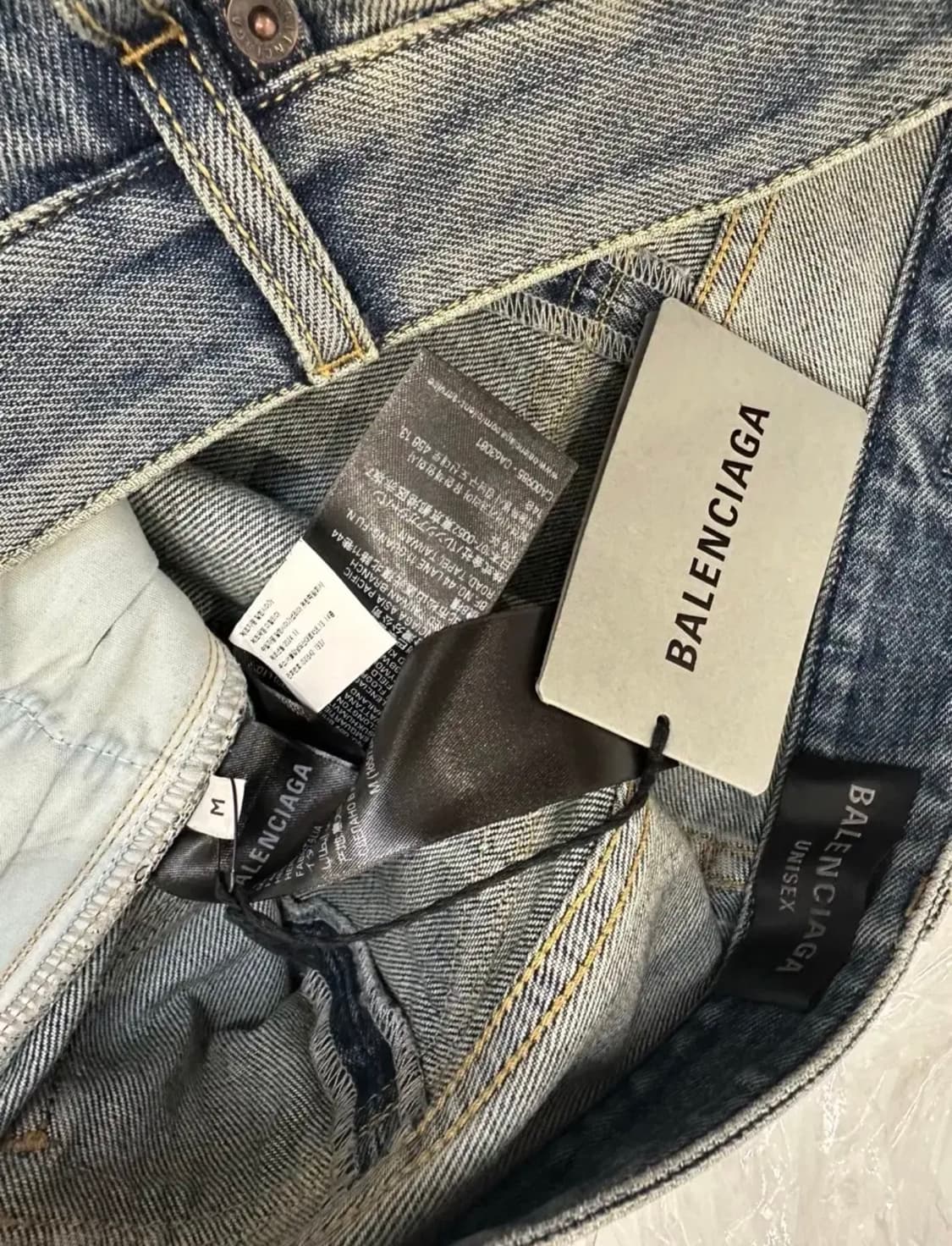 발렌시아가 스프링25의 플레어드 데님카고 팬츠 상품이미지7