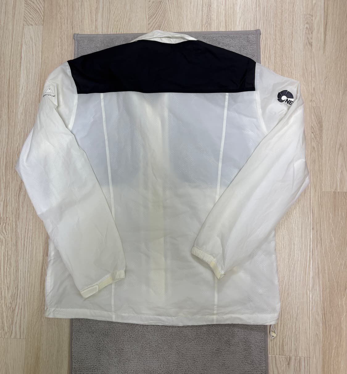 [S급] 대장급❗️❗️ 네파 바람막이 화이트 2XL(110) 상품이미지2