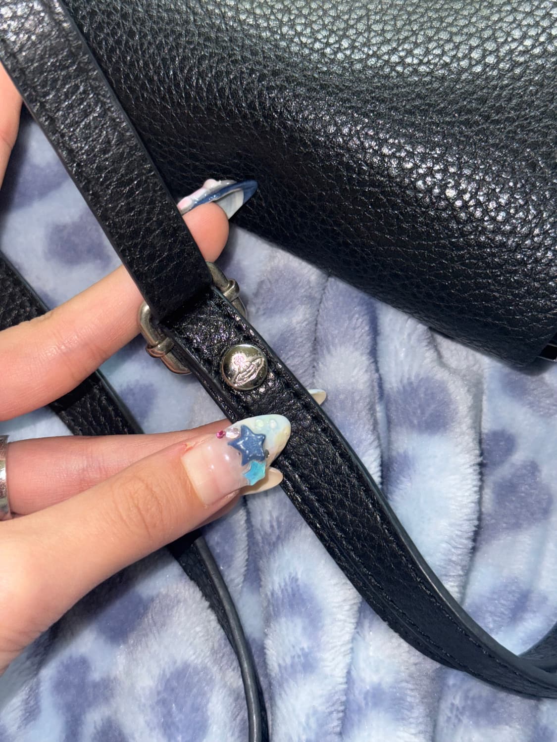 비비안웨스트우드 빈티지 은장 로고 크로스백 가방 블랙 상품이미지9