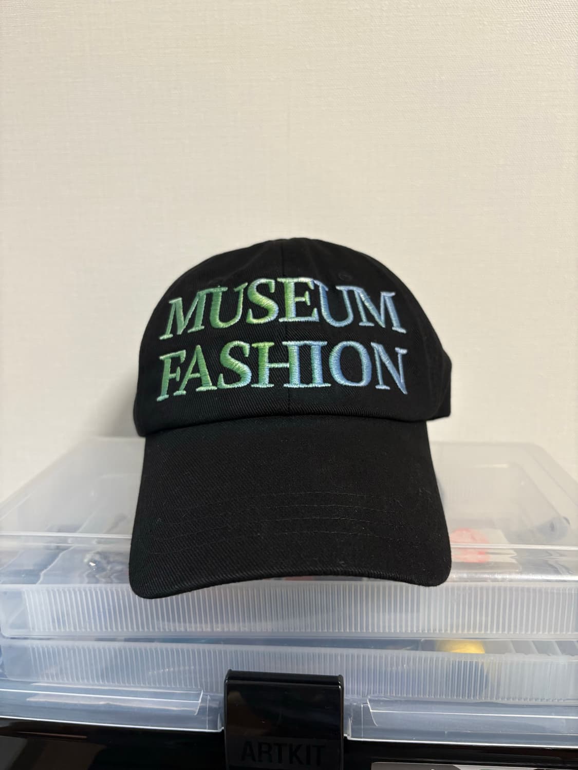 더뮤지엄비지터 익스클루시브 모자 상품이미지3