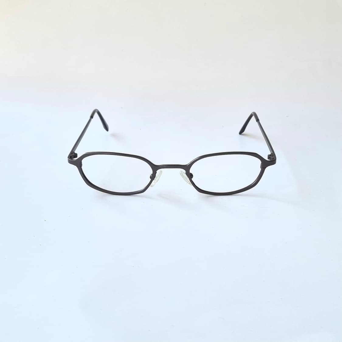 데드스탁 내구성이 좋은 오벌형 안경테 539 상품이미지3