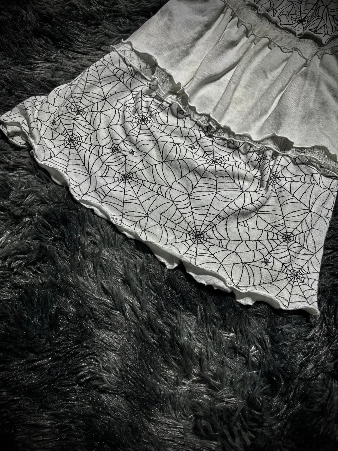 화이트 가슴 펀칭 거미줄패턴 캉캉 슬리브리스 상품이미지4