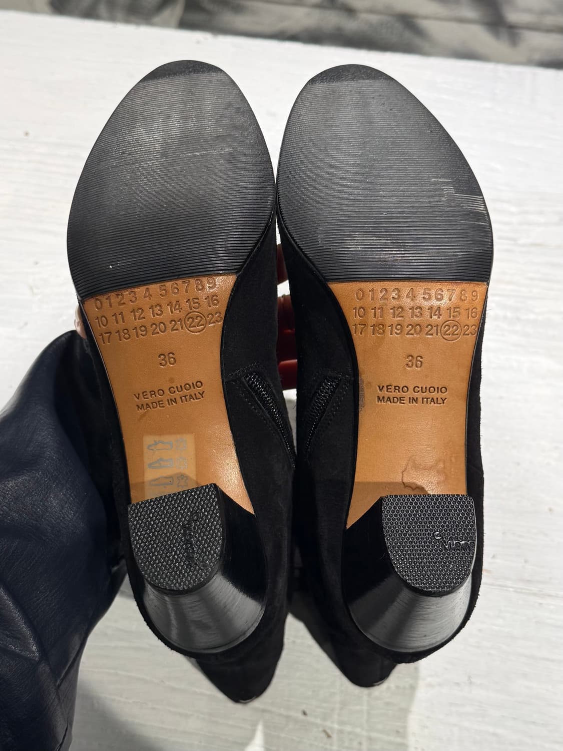 메종 마르지엘라 블랙 스웨이드 사이드 지퍼 앵클 부츠 상품이미지7