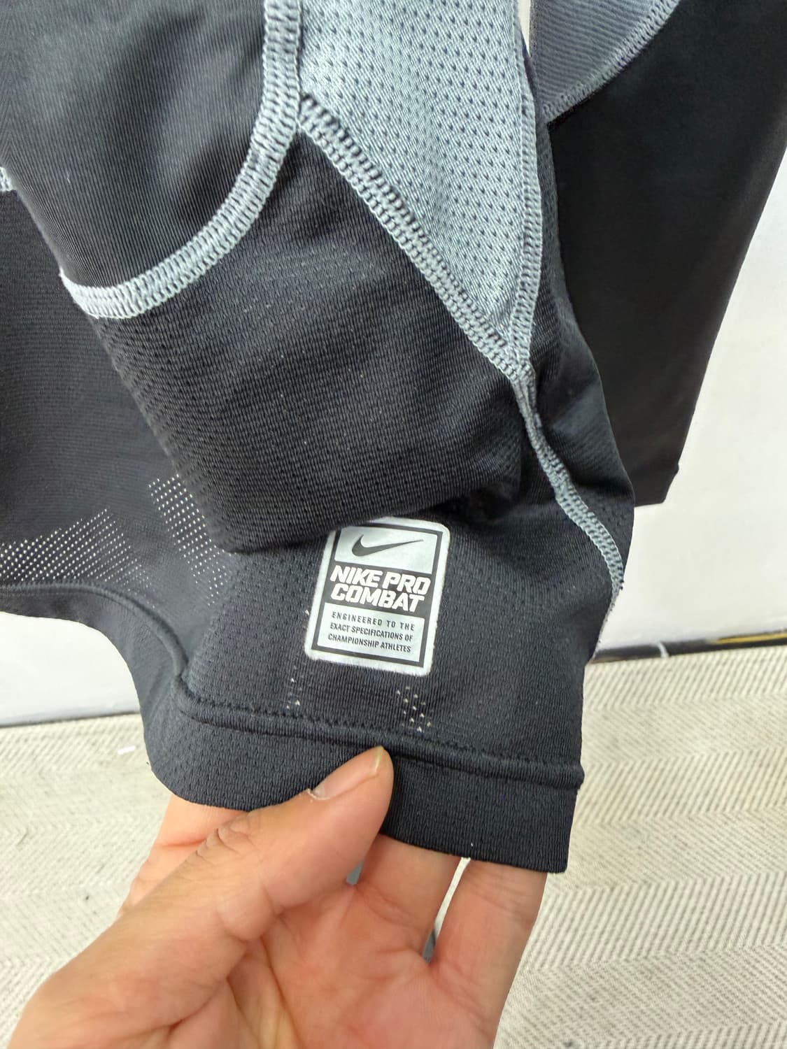 정품) 나이키 프로 컴뱃 긴팔 기능성 티셔츠 M 상품이미지4