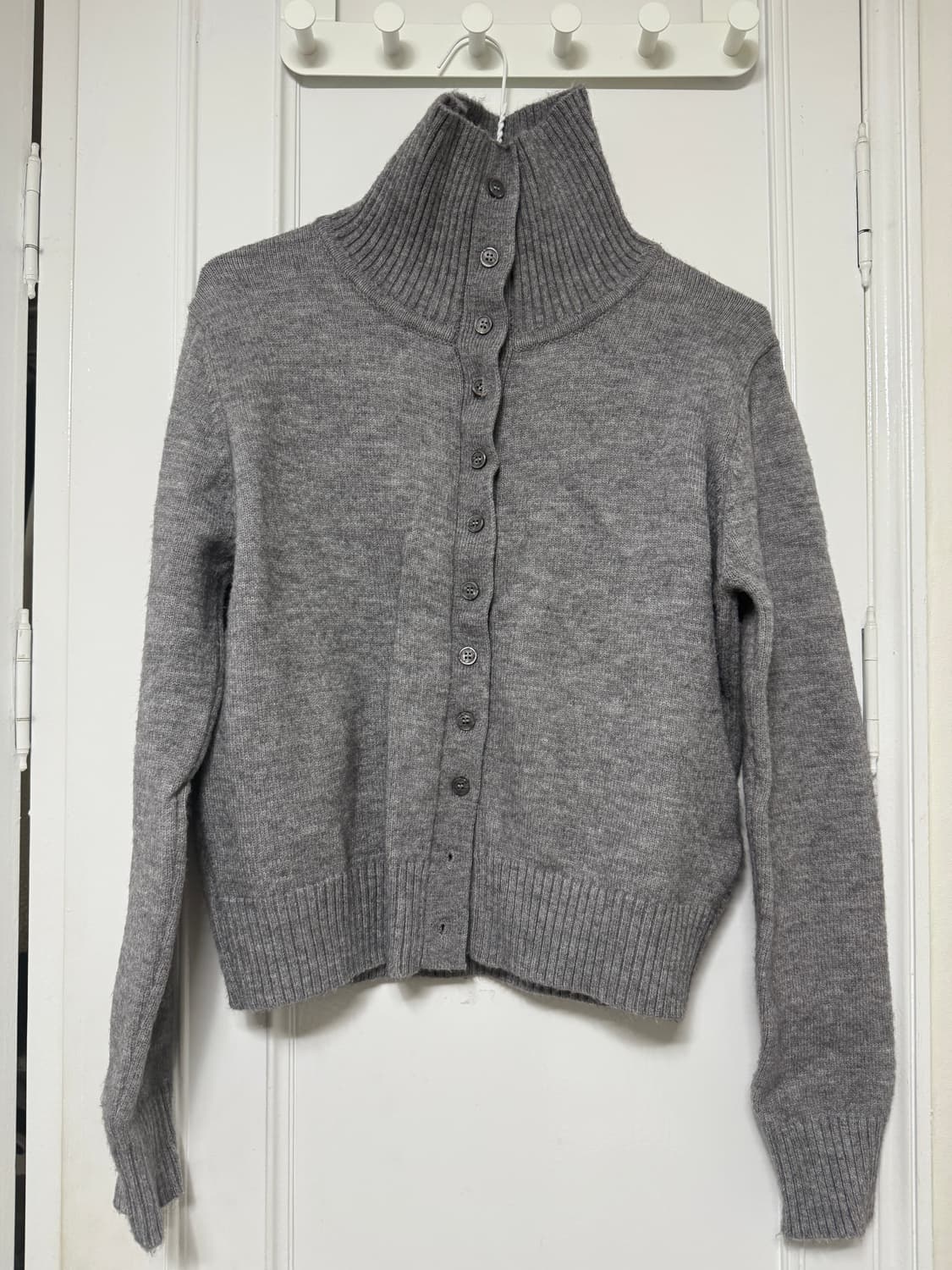 미치코런던 코시노 HIGH NECK BUTTON CARDIGAN 니트 상품이미지4