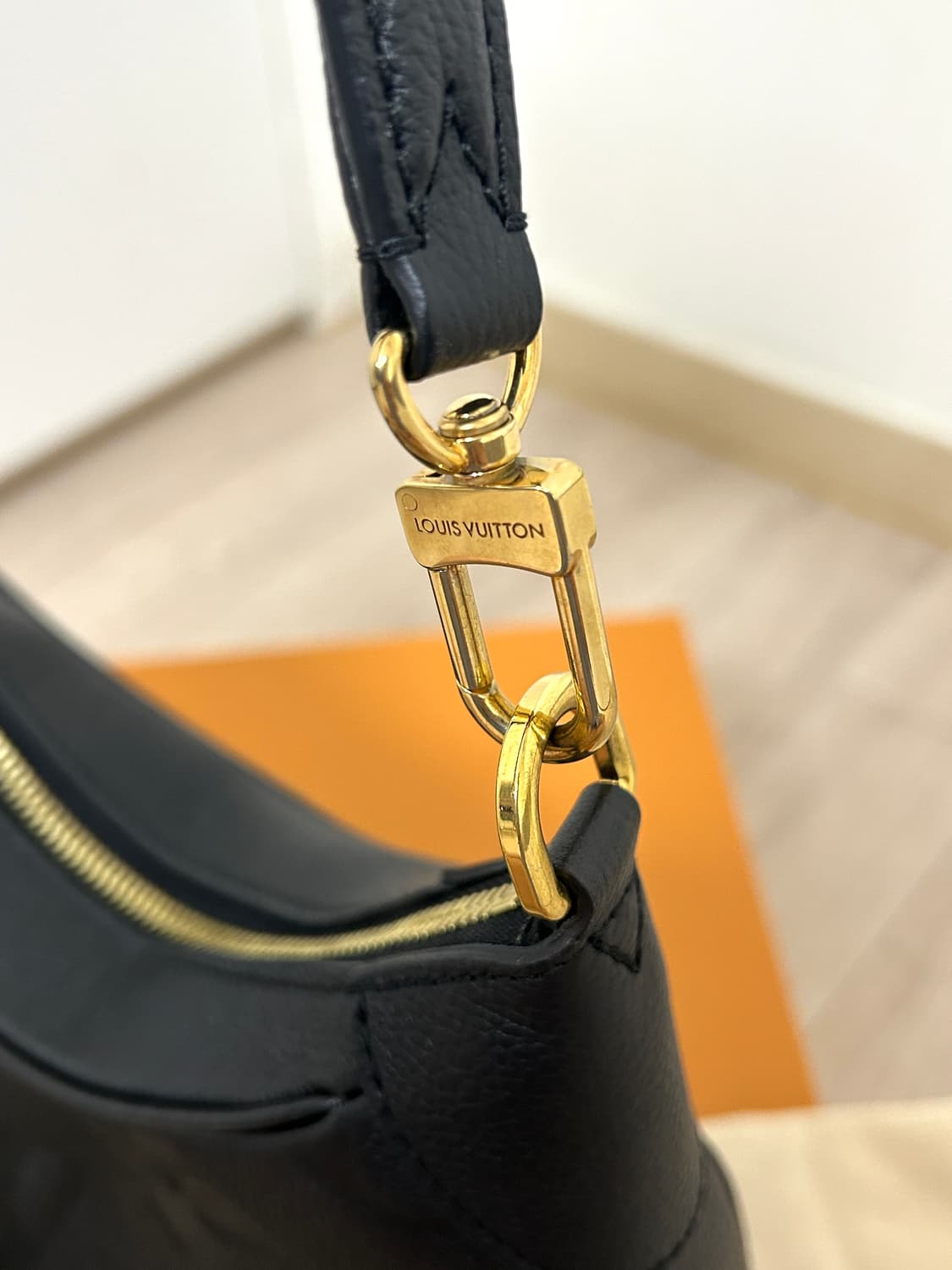 (풀구성) 루이비통 앙프렝뜨 바가텔 호보백 블랙 상품이미지6