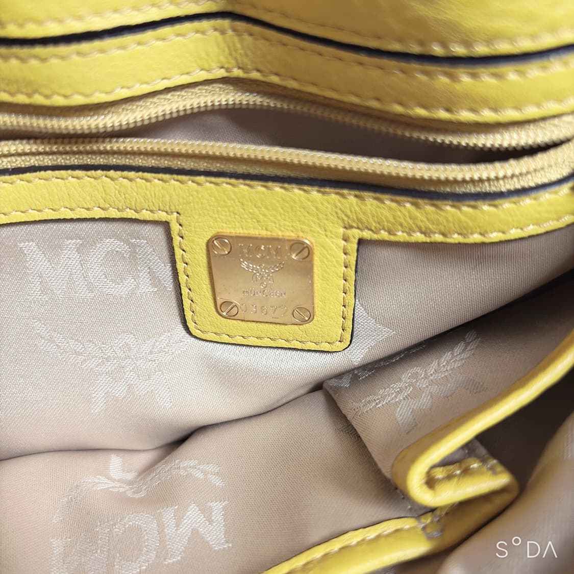 MCM 옐로우 숄더겸 크로스백 상품이미지9