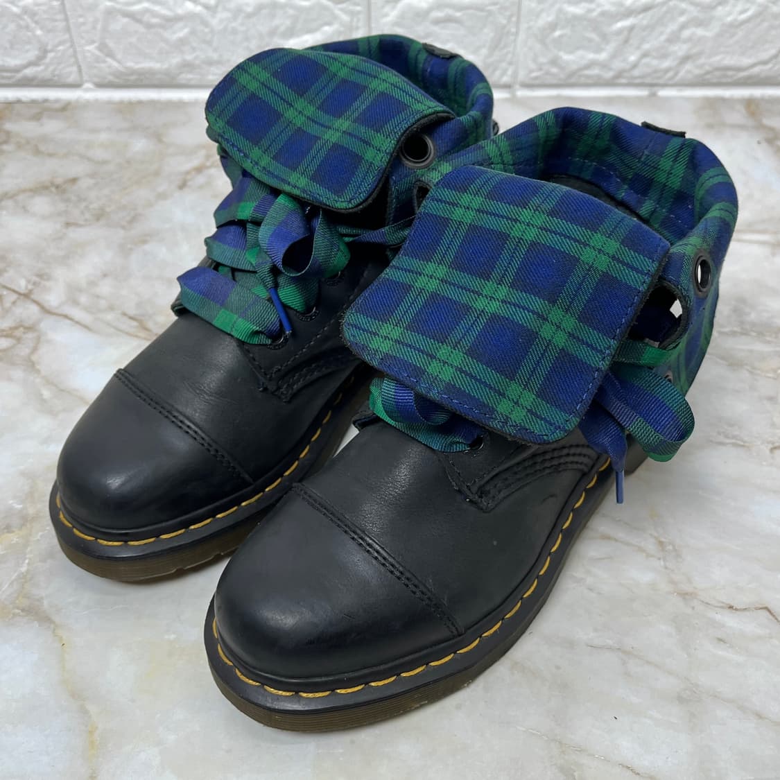 Dr. Martens Amelia Tartan Fold boots 230 상품이미지1