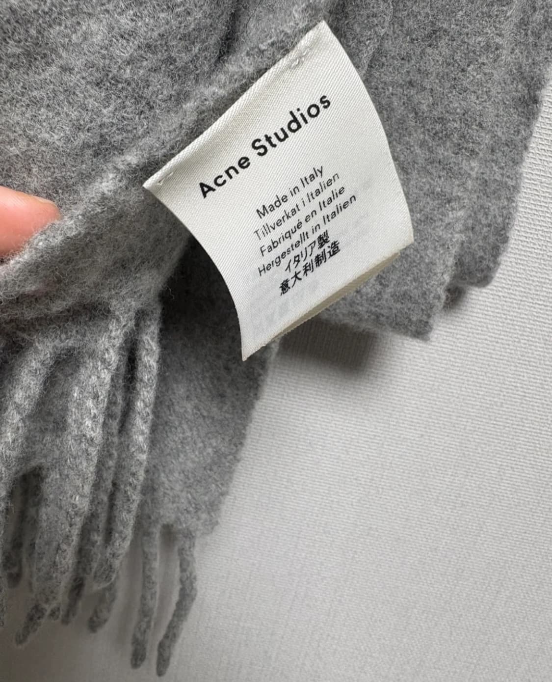 아크네 스튜디오 그레이 머플러  상품이미지3