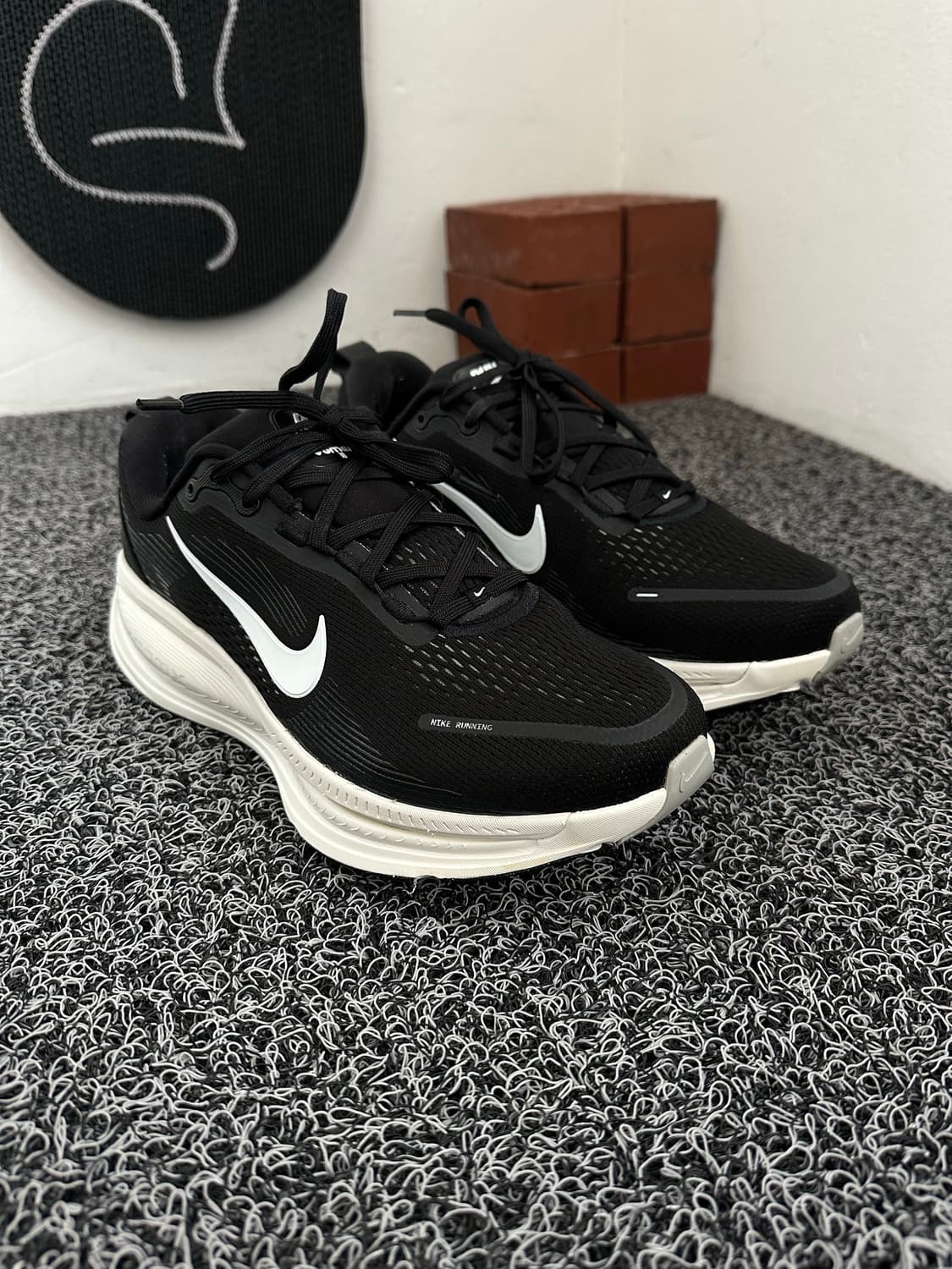 나이키 보메로 18 블랙 275mm 런닝화 상품이미지1