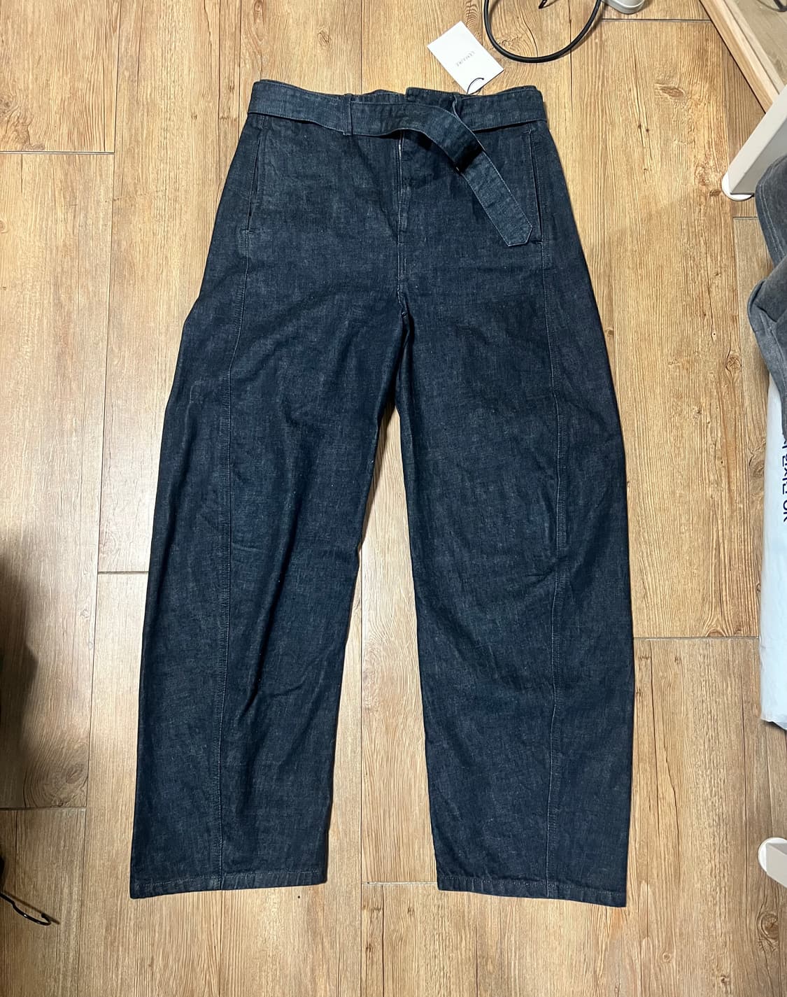 르메르 L사이즈 트위스티드 벨티드 데님 인디고 판매 상품이미지1