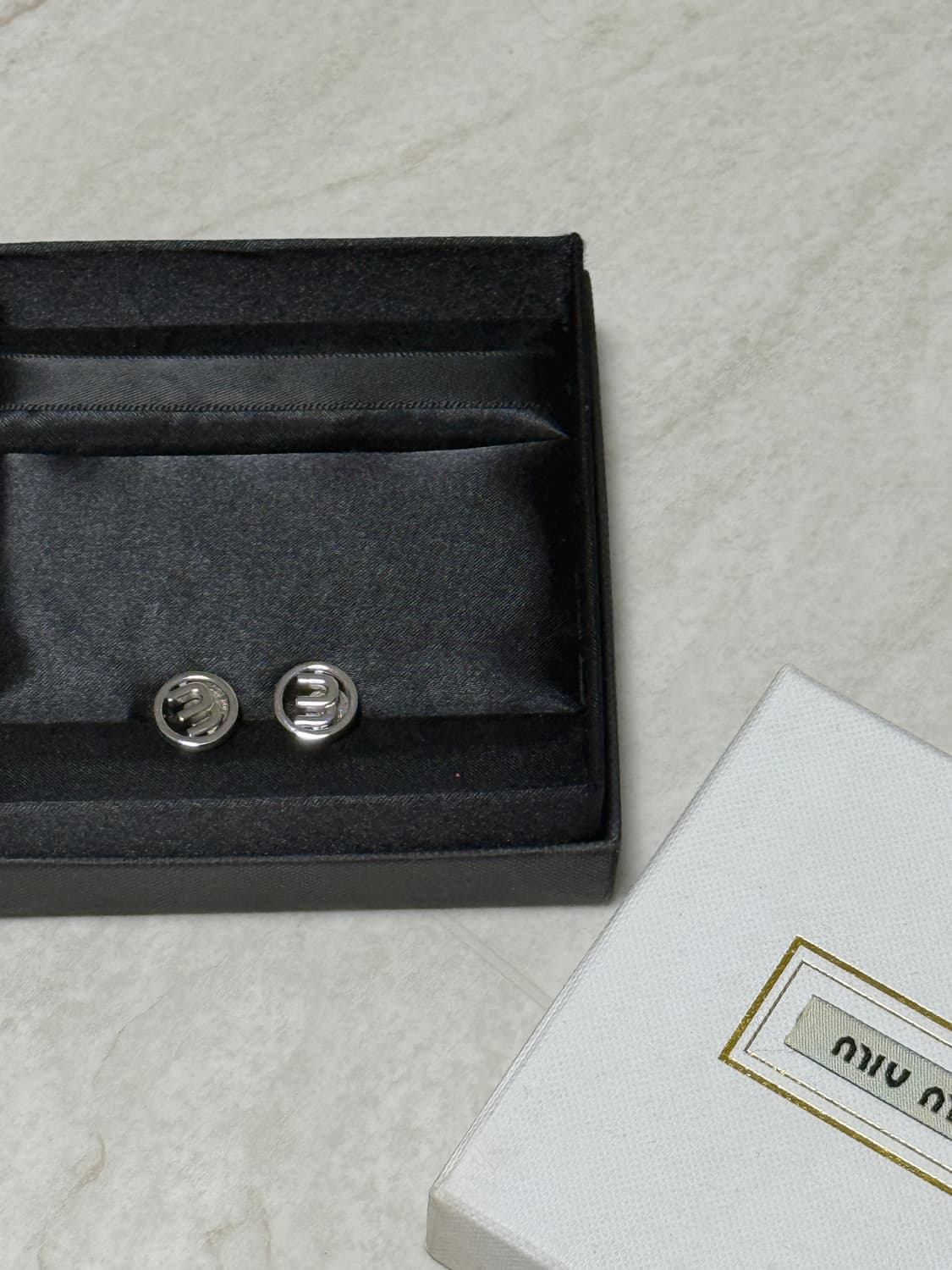 미우미우 귀걸이 미우미우 로고 귀걸이 상품이미지1