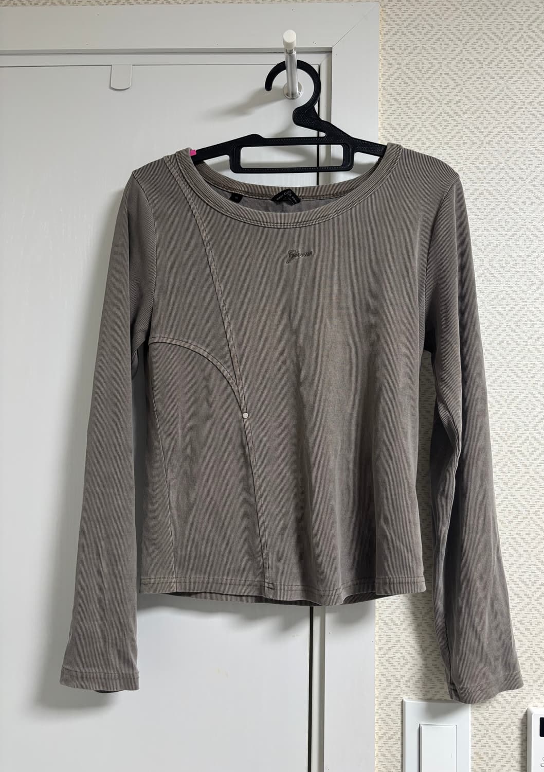 게스 여성 절개 골지 긴팔티 상품이미지2