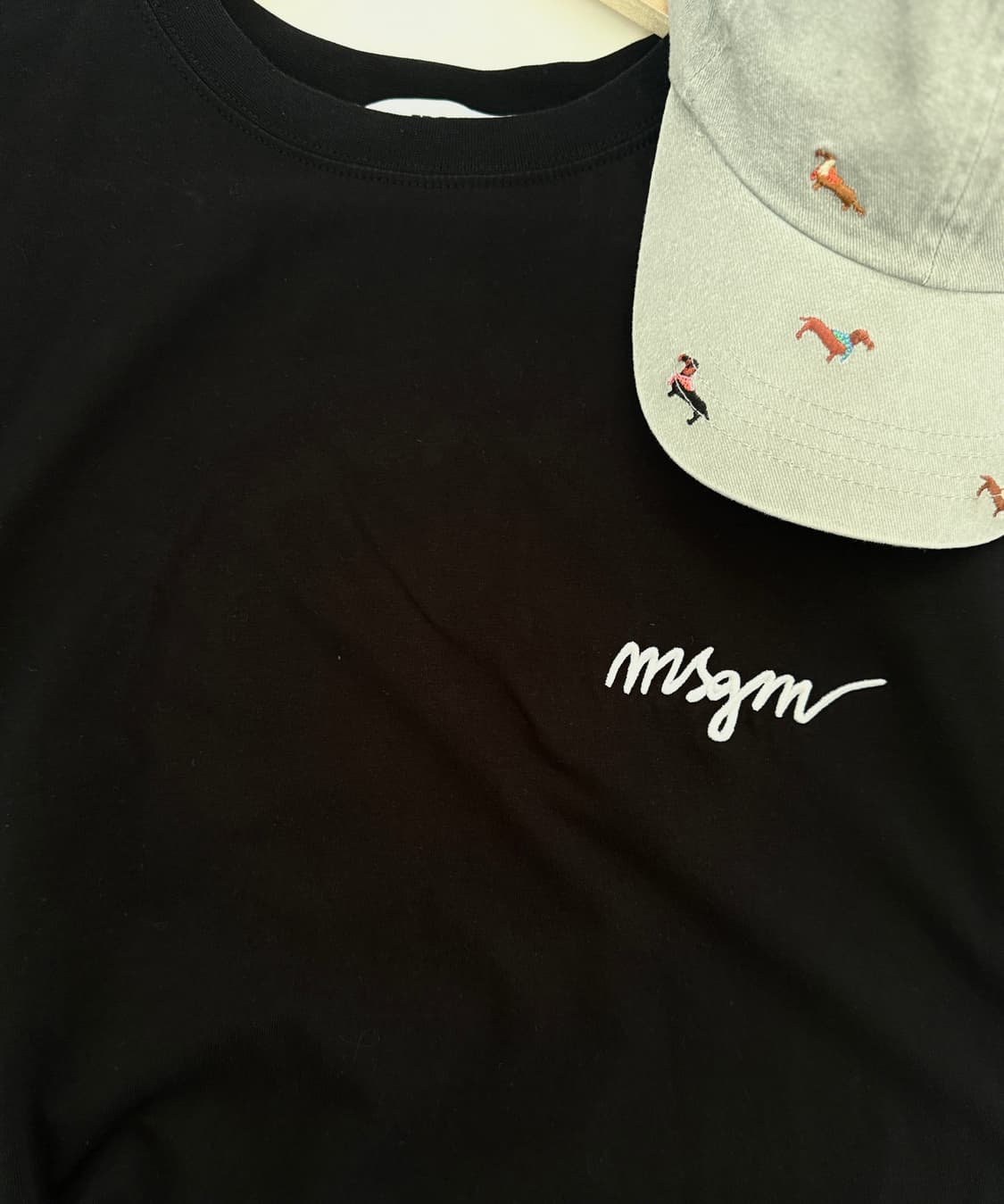  MSGM 자수 로고 커시브 코튼 크루넥 티셔츠 블랙 상품이미지1