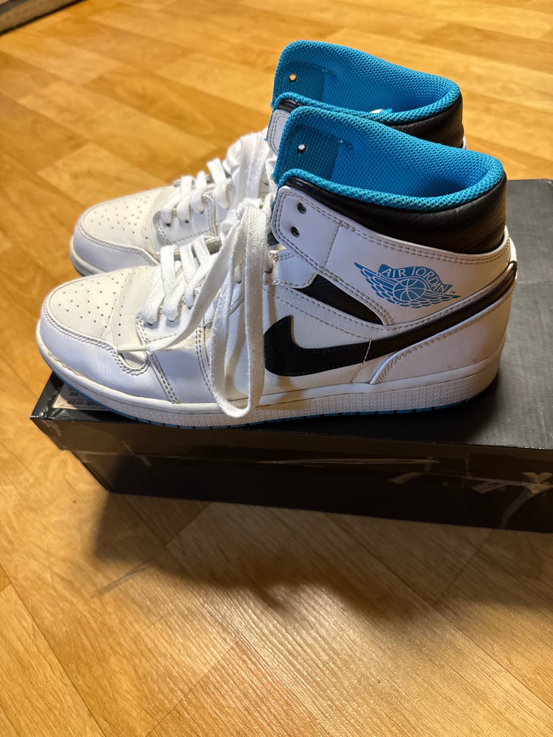 나이키 조던 1 미드 레이저 블루 275 상품이미지1